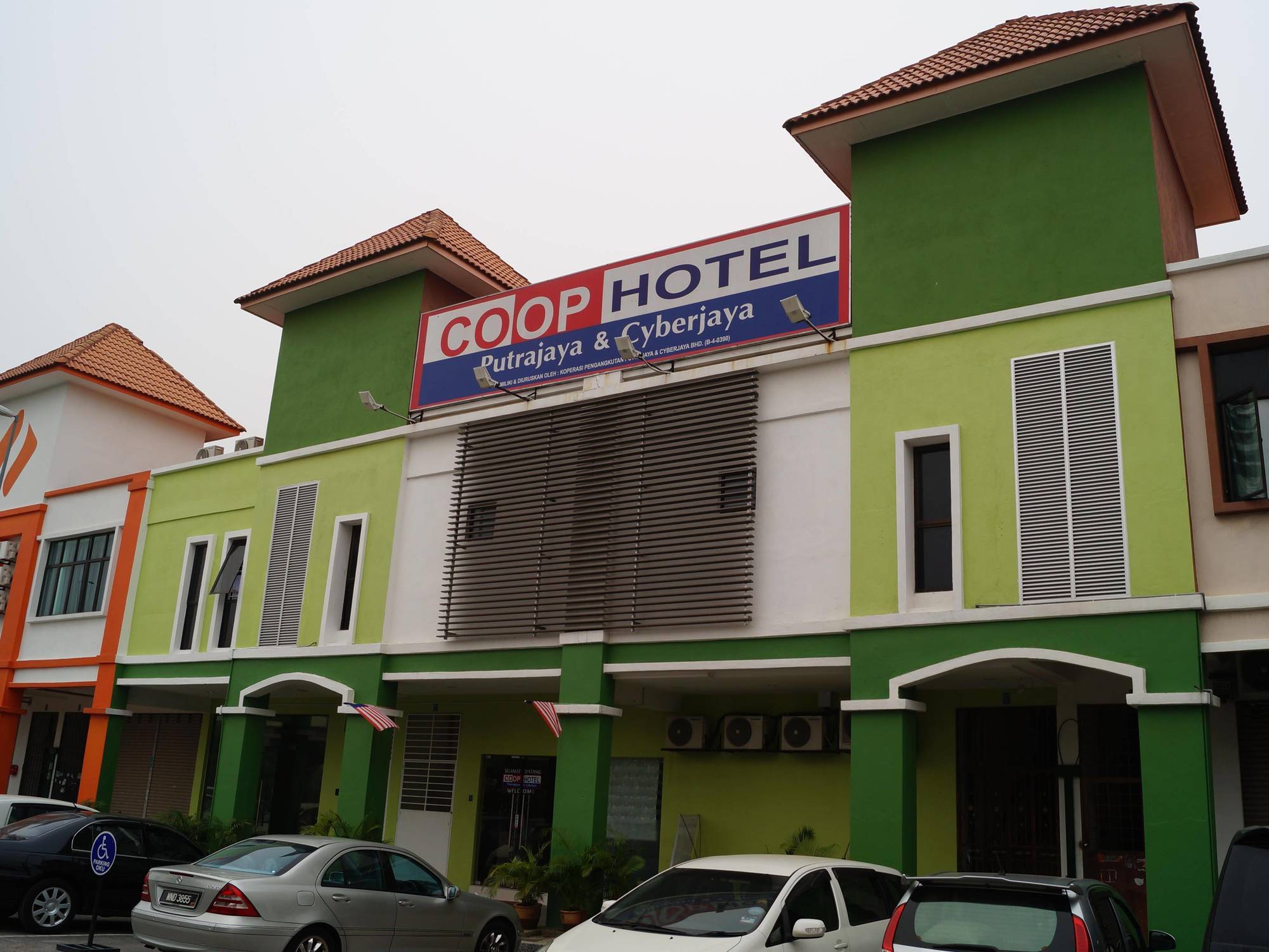 Coop Hotel Putrajaya & Cyberjaya Кампунг Денгкил Экстерьер фото